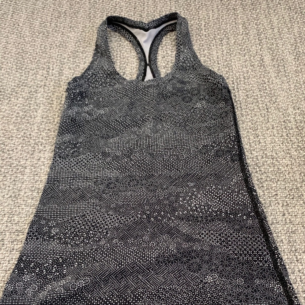 Lululemon racer back workout tank. Black and white